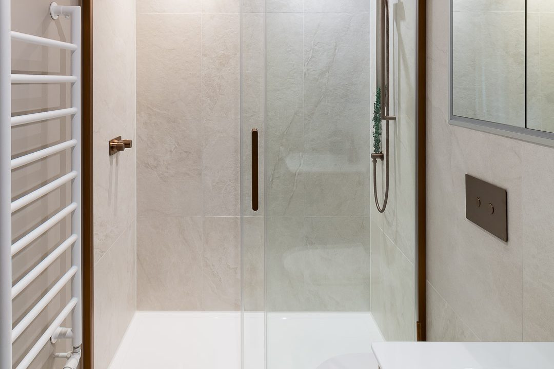 A gorgeous master en-suite 2