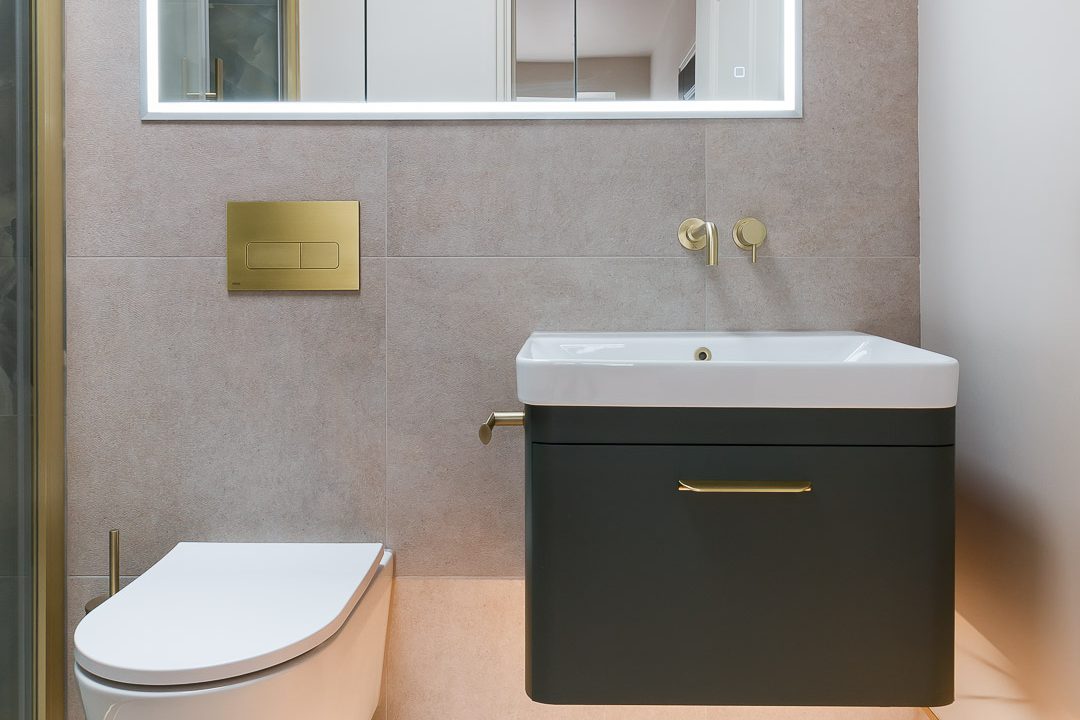 A peaceful bathroom 1